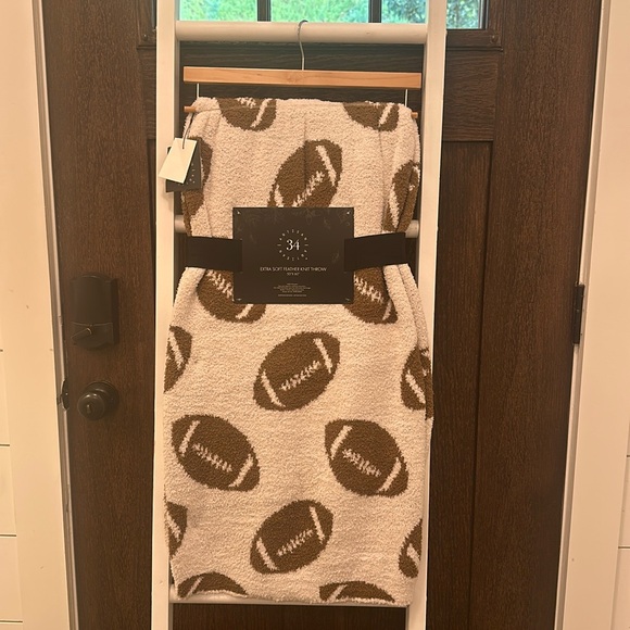Artisan 34 Other - Artisan 34 Football Feather Knit Throw Blanket Reversible NWT